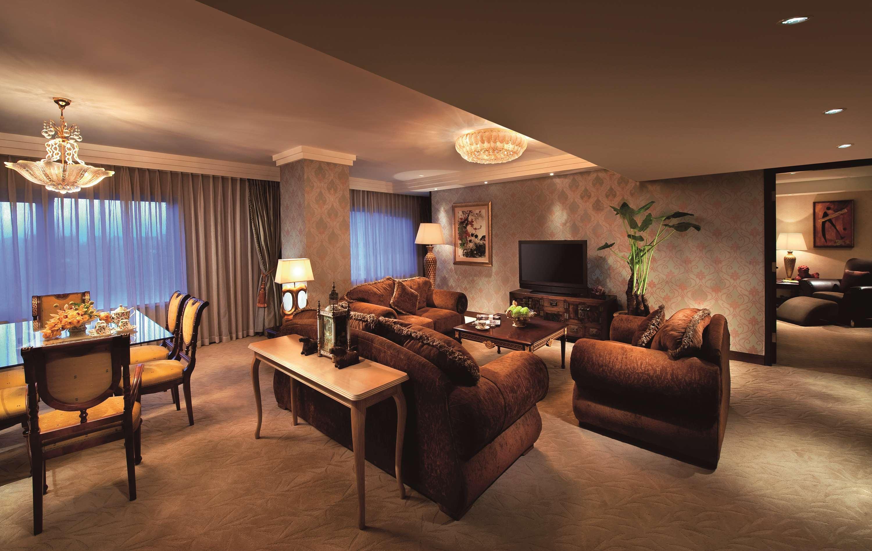 Sunworld Dynasty Wangfujing Hotel 5*