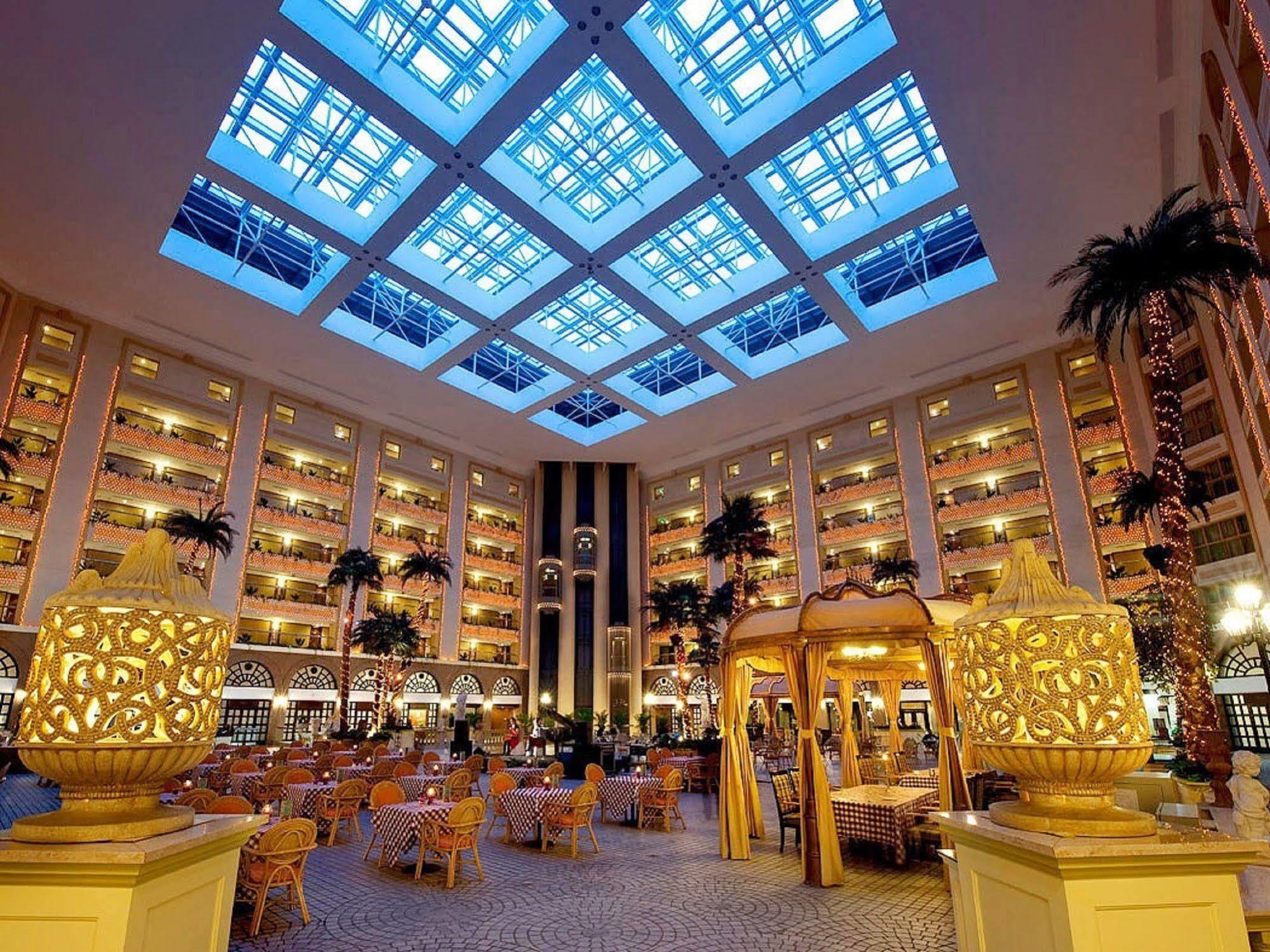 Sunworld Dynasty Wangfujing Hotel 5*